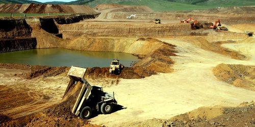 Засаг дарга нар уул уурхайн компаниудыг рекитэлдэг боллоо